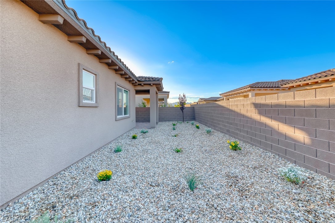 102 Ibiza Lake Drive Property Photo 44