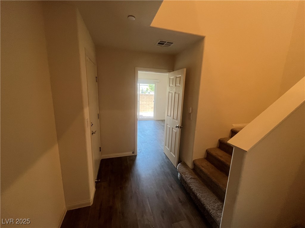 6904 Crescent Gold Street Property Photo 2