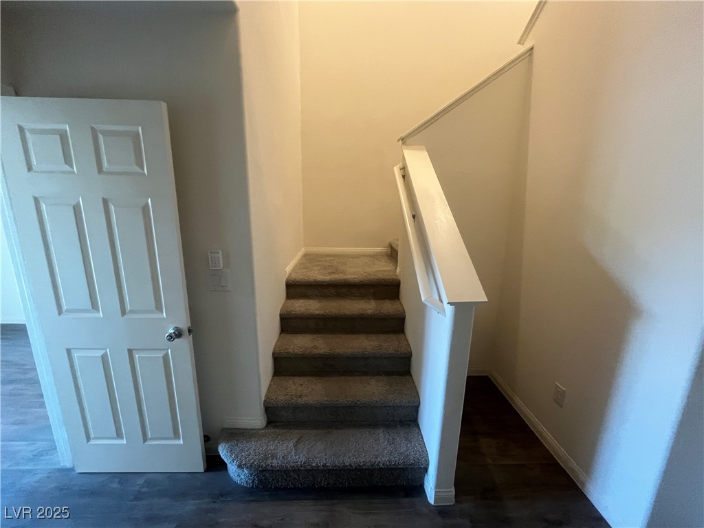 6904 Crescent Gold Street Property Photo 3
