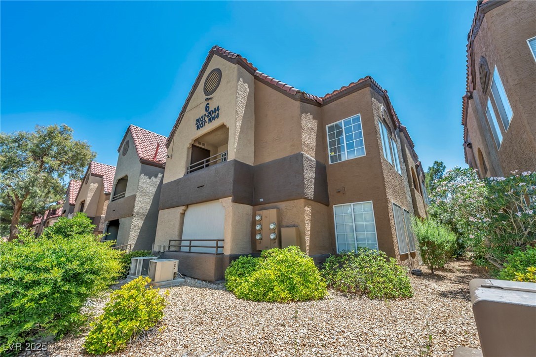 2200 South Fort Apache Road 2041 Property Photo 1