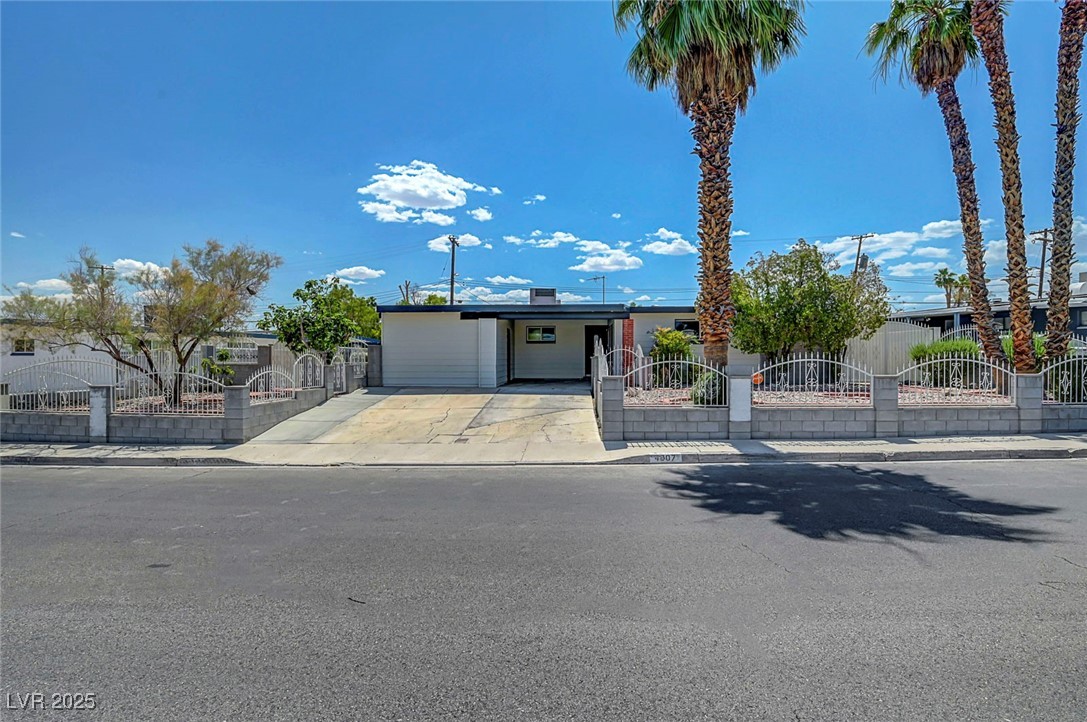 4807 Sacks Drive Property Photo 1