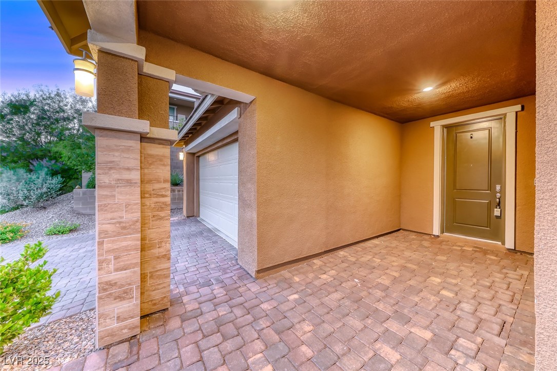 928 Riverlawn Place Property Photo 4