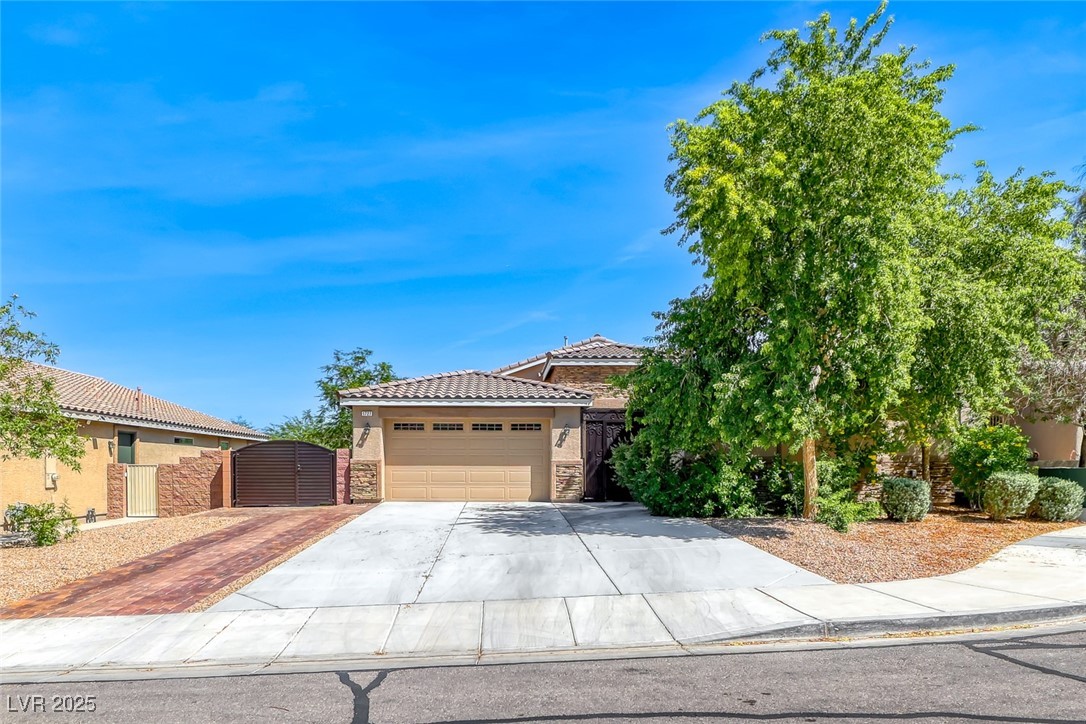 1727 Sonoran Bluff Avenue Property Photo