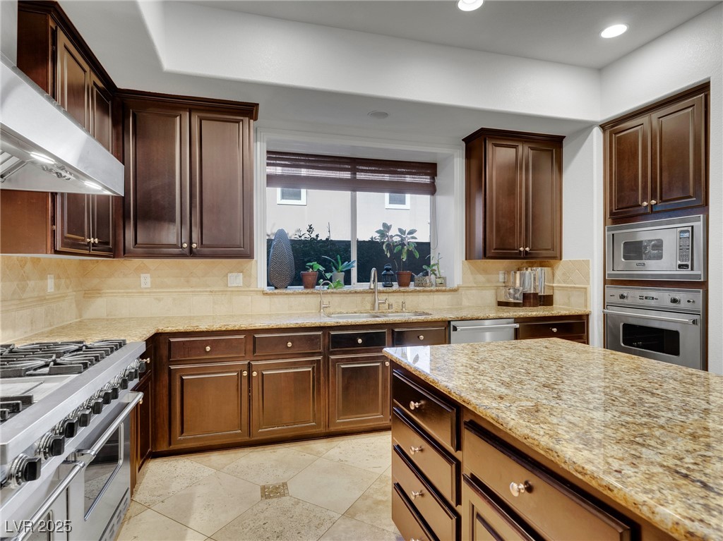 12056 Royal Dolnoch Court Property Photo 10