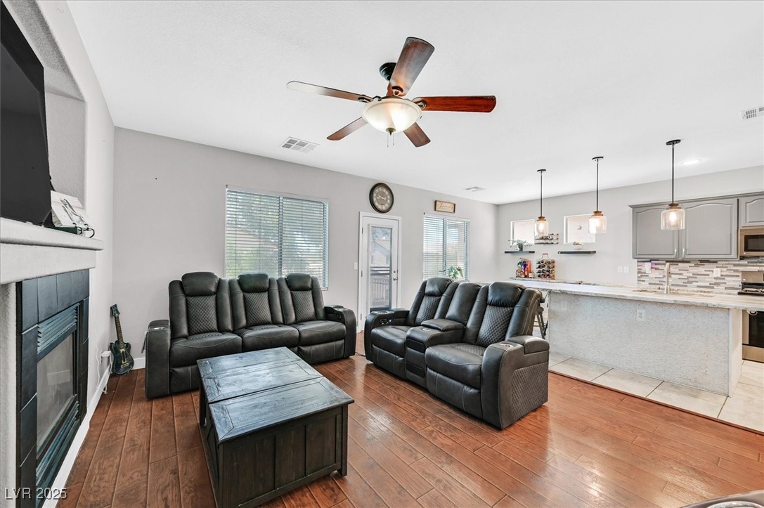 3591 Gloucester Gate Street Property Photo 8