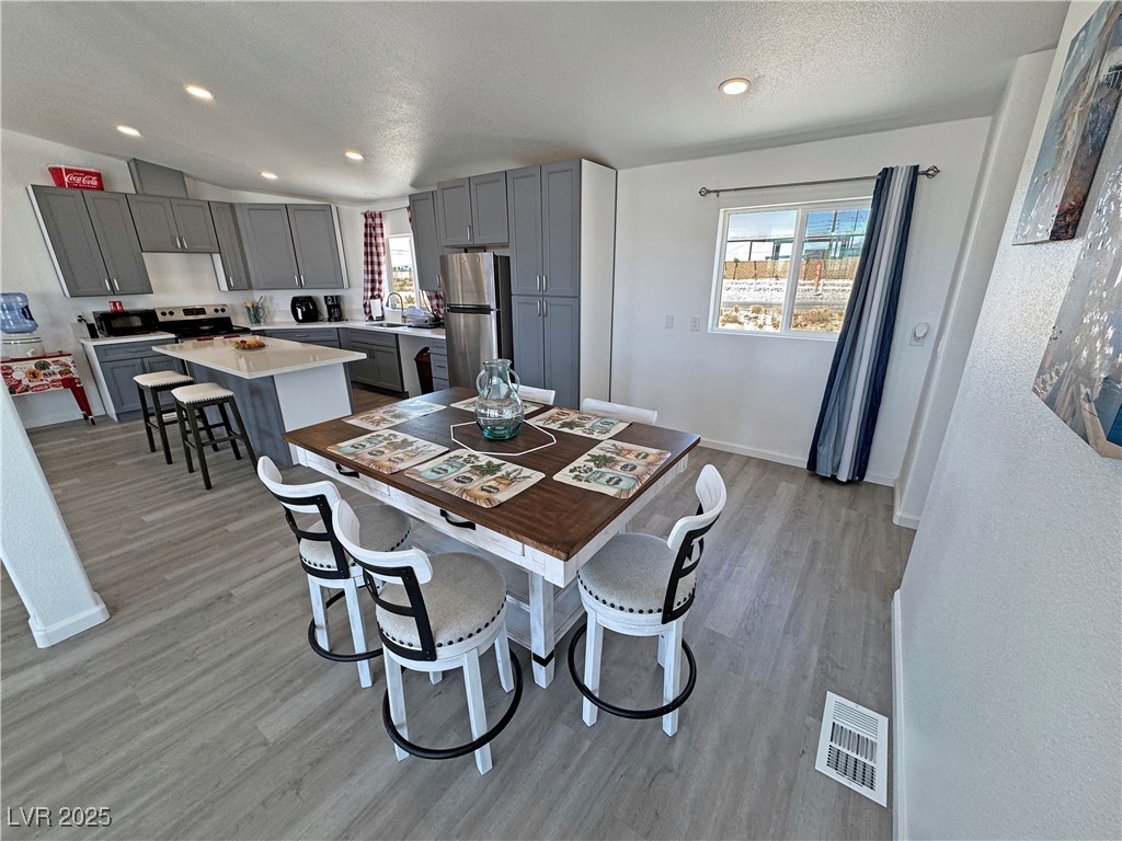 2530 Commercial Drive Property Photo 13