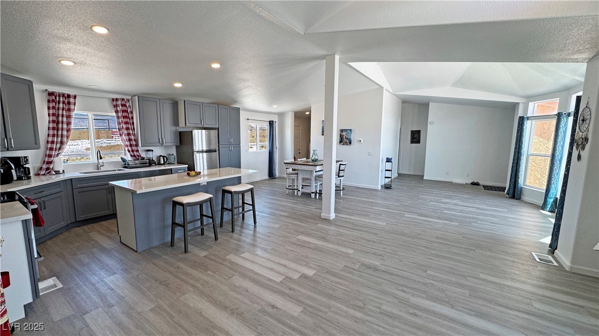 2530 Commercial Drive Property Photo 16