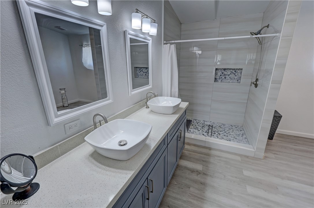 2530 Commercial Drive Property Photo 27