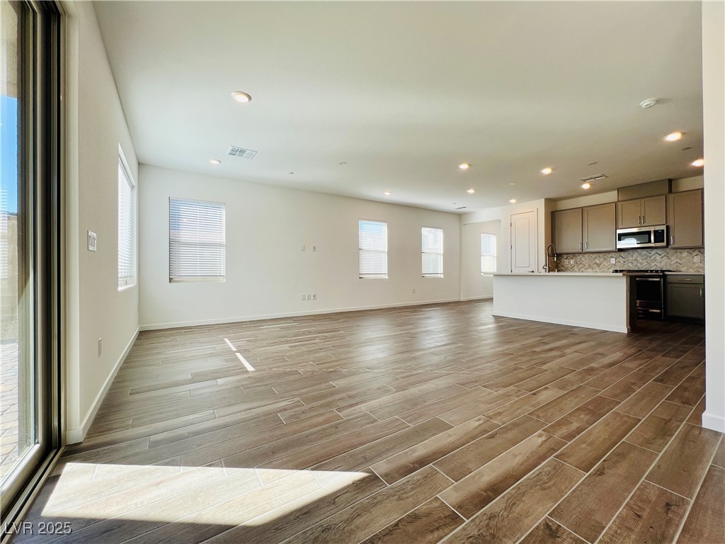 11659 Desert Hollow Avenue Property Photo 6