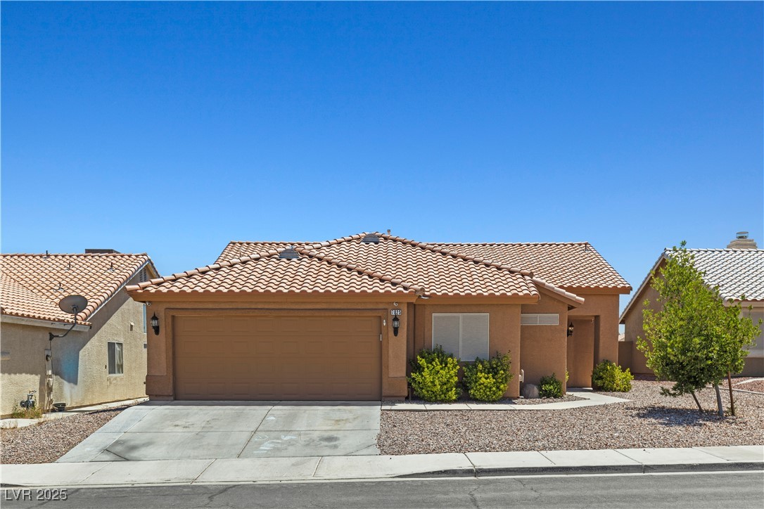 7825 White Grass Avenue Property Photo 2