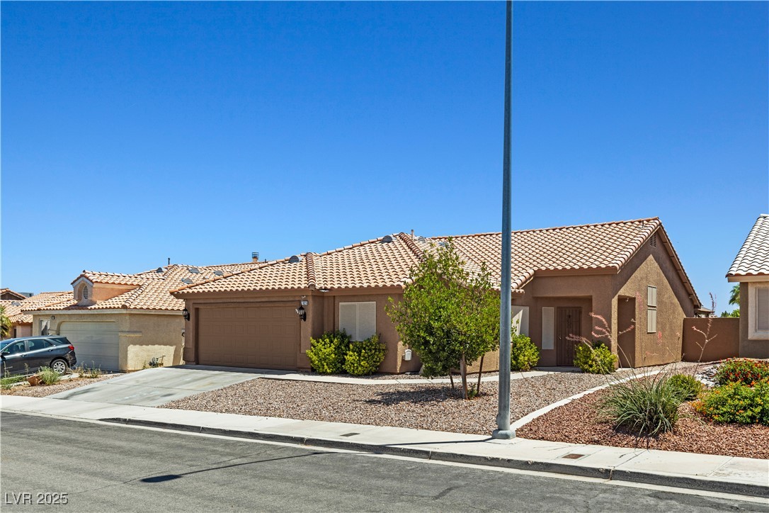 7825 White Grass Avenue Property Photo 3