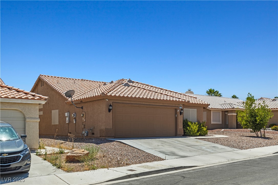 7825 White Grass Avenue Property Photo 4