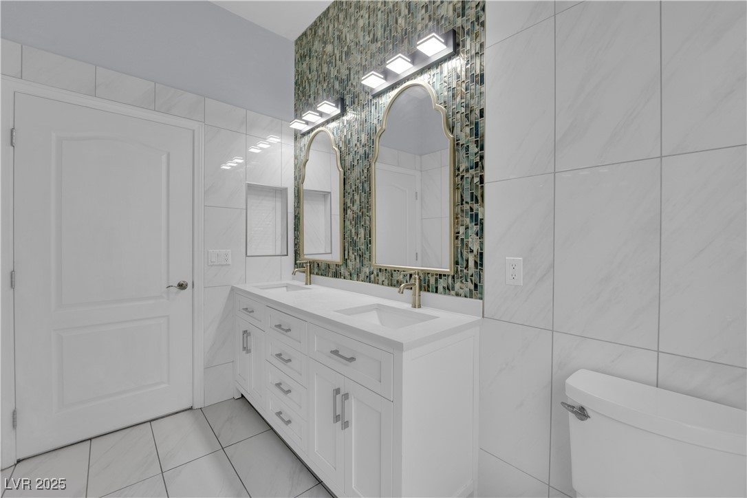 2305 West Horizon Ridge Parkway 611 Property Photo 23