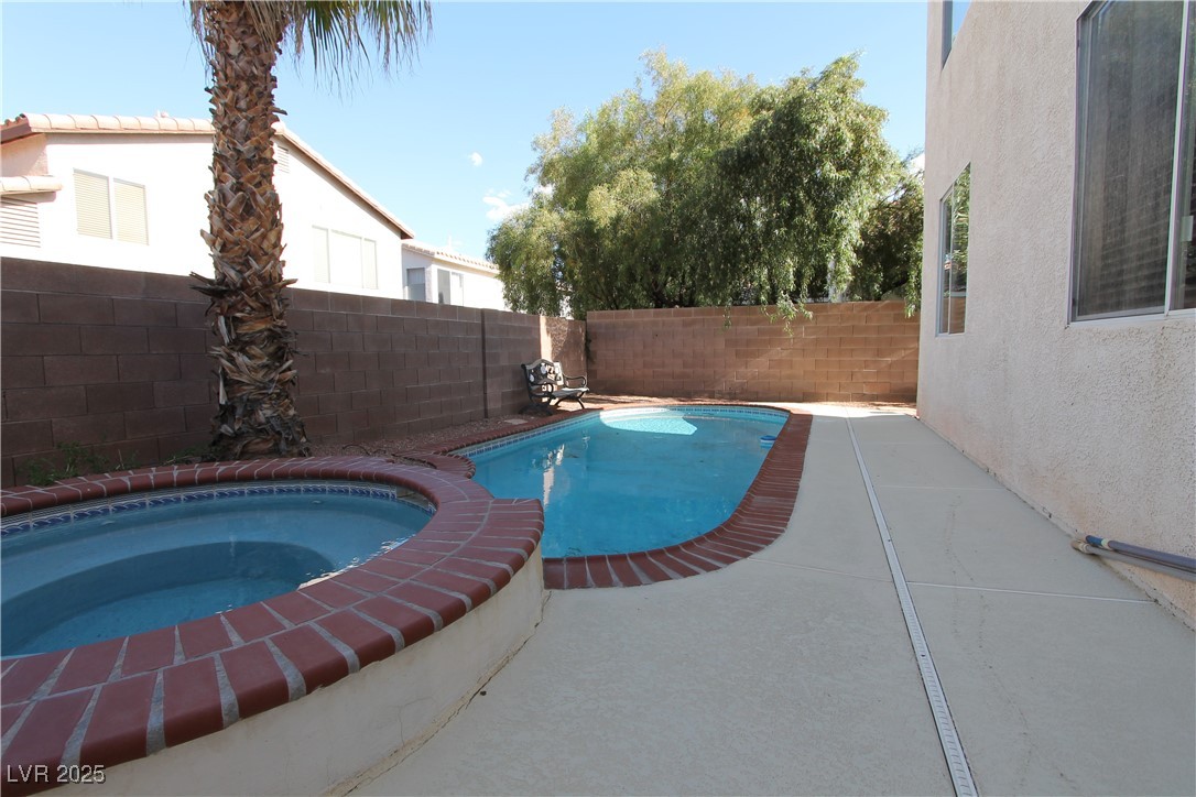 2411 Brockton Way Property Photo 4