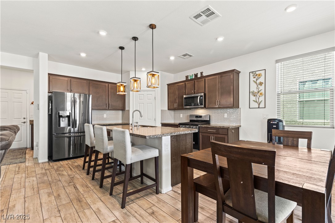 438 Shimmering Sands Avenue Property Photo 4