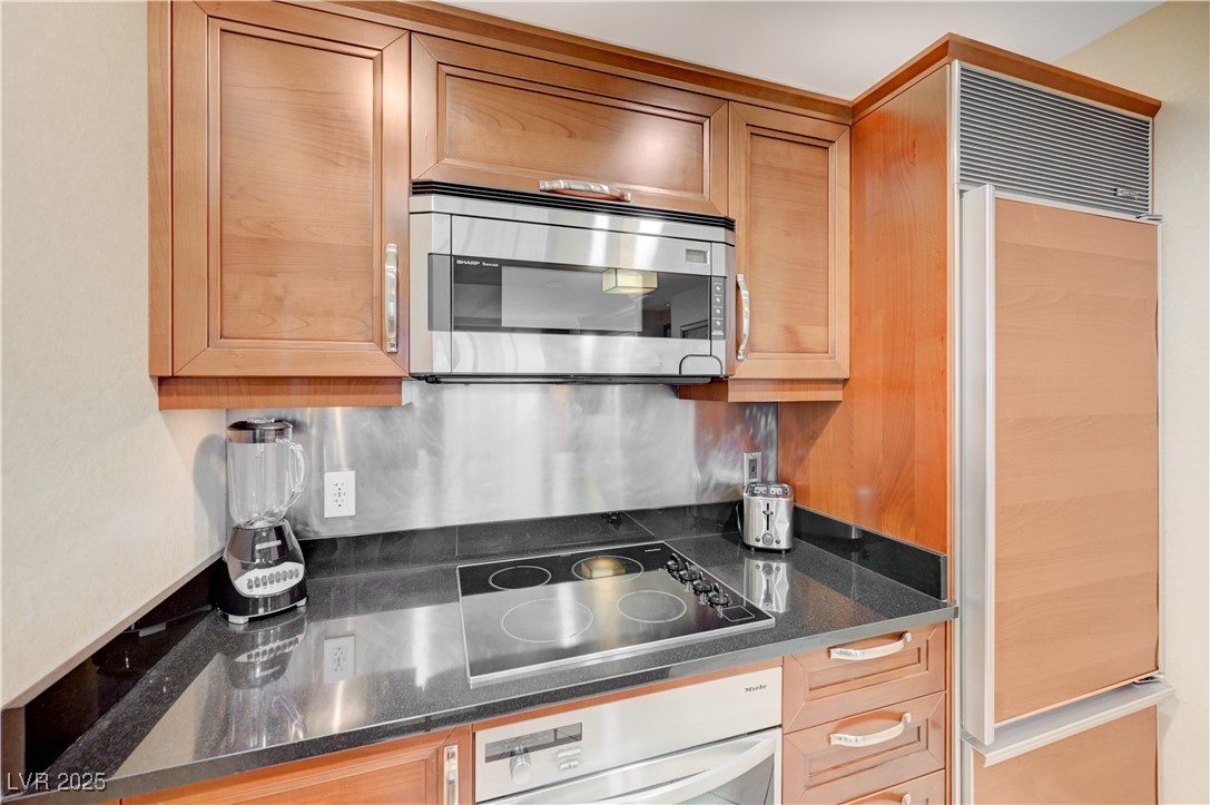 135 East Harmon Avenue 2721 Property Photo 6