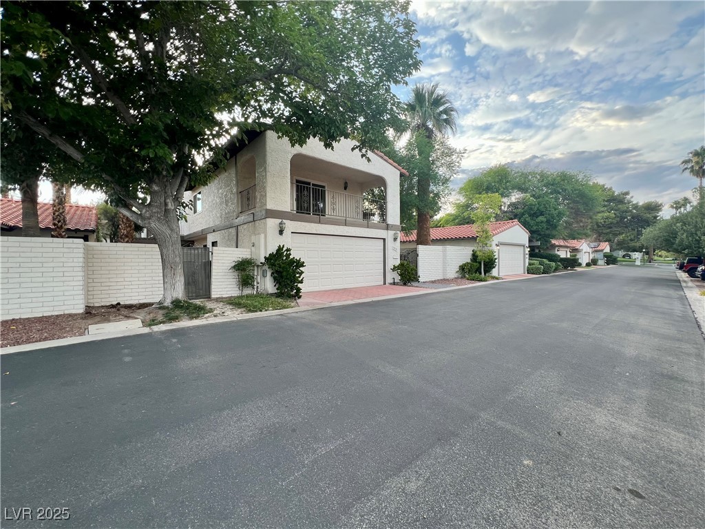 2316 Plaza Del Grande Property Photo 3