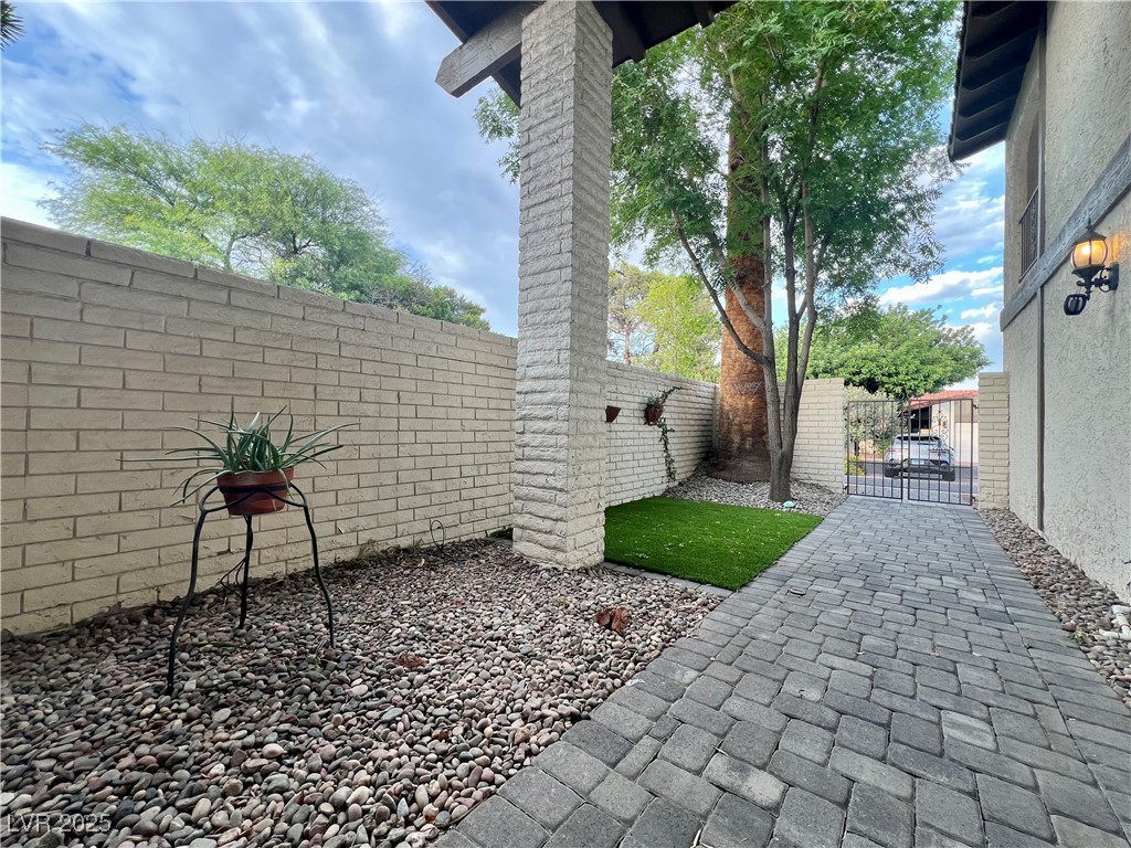 2316 Plaza Del Grande Property Photo 7