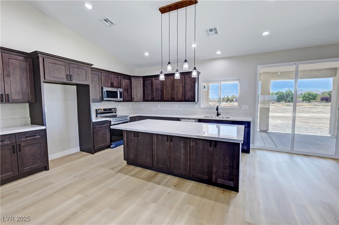 1131 Lupin Street Property Photo 22