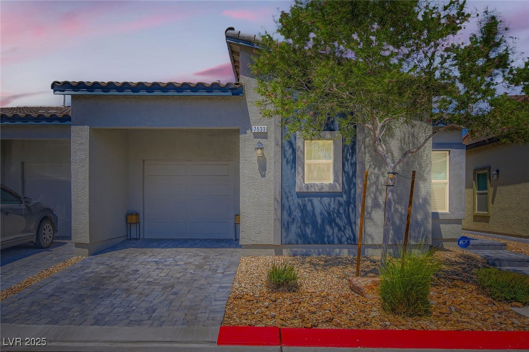 7533 Garnet Moon Street Property Photo 1