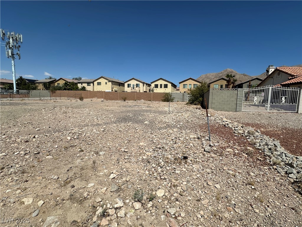 1942 Mount Hood Street Property Photo 3