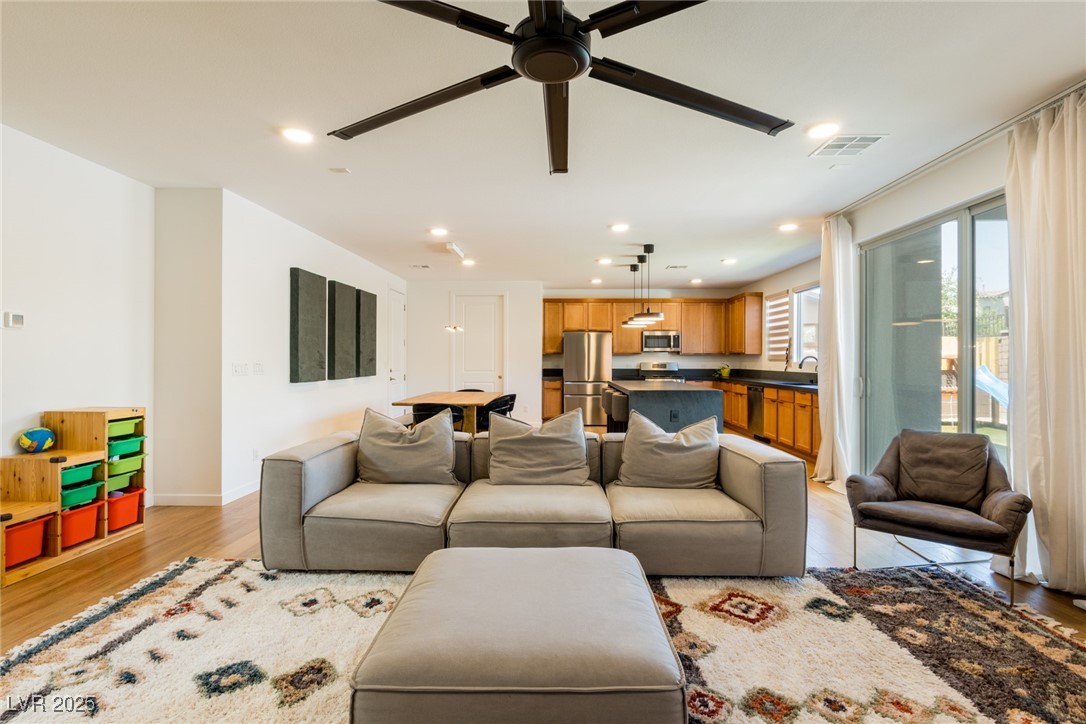 6927 Desert Finch Street Property Photo 5