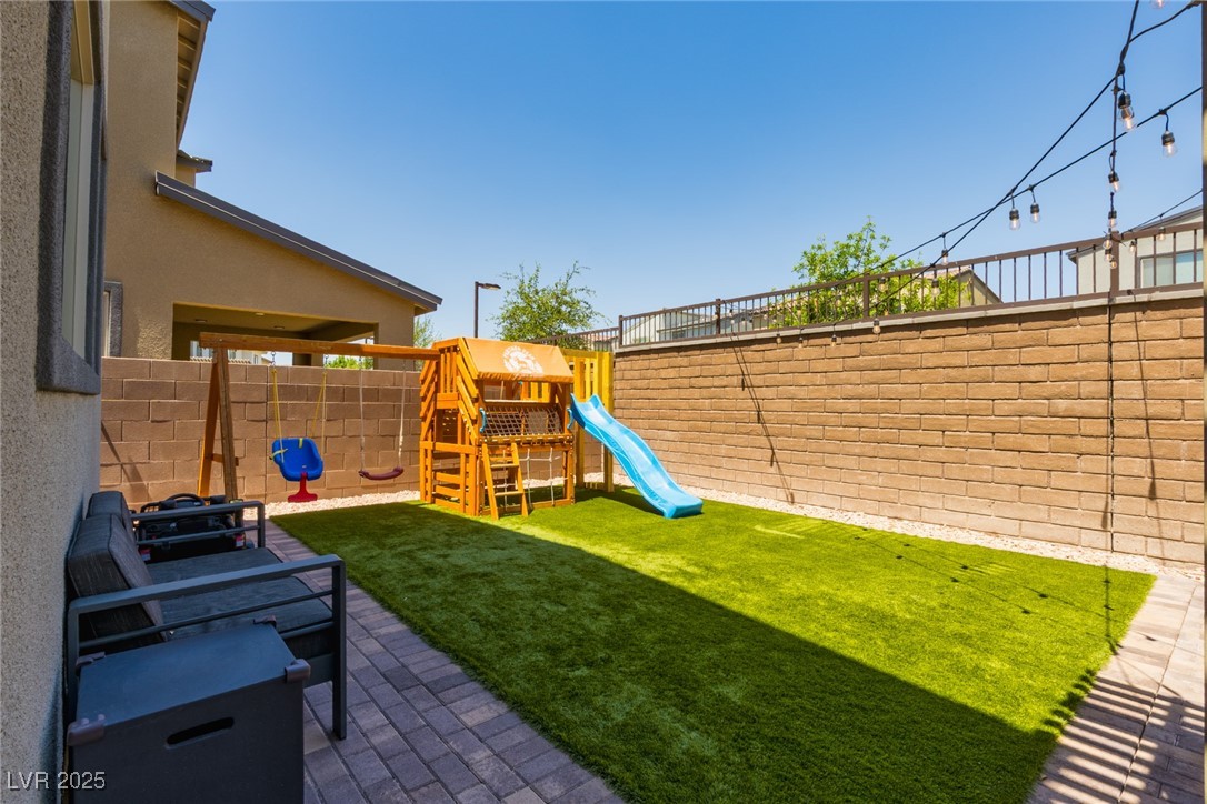 6927 Desert Finch Street Property Photo 36
