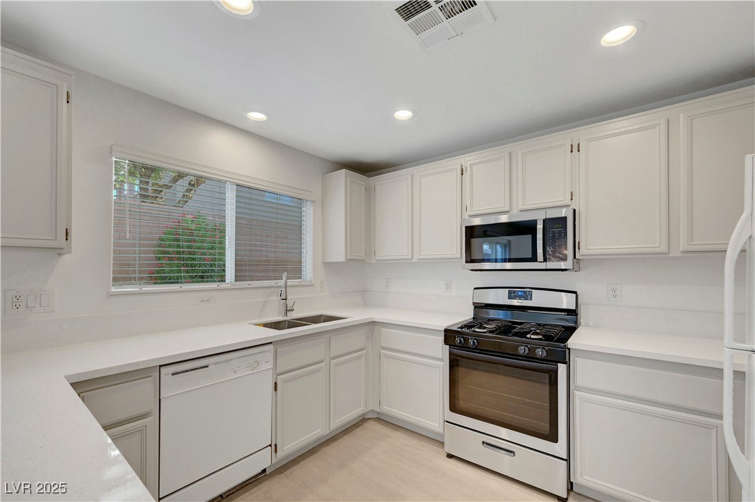 2431 Lilac Cove Street Property Photo 2