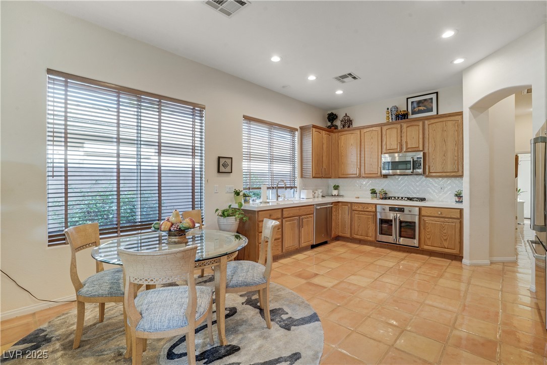 10320 Luxembourg Avenue Property Photo 14