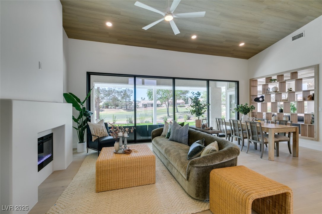 9425 Villa Ridge Drive Property Photo 1