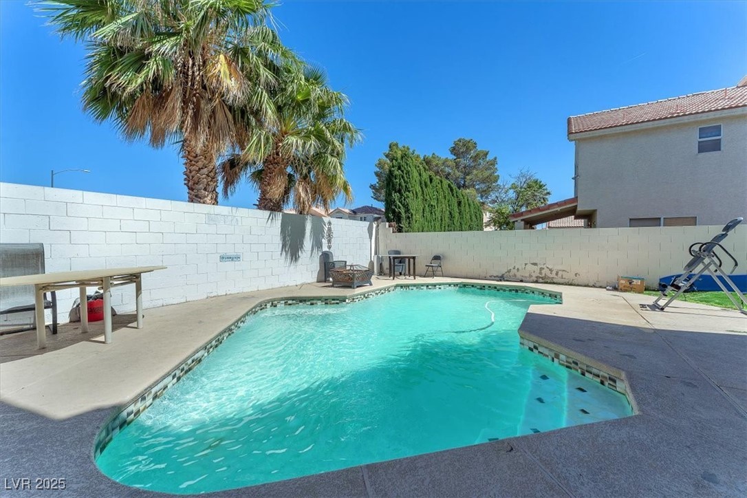 5612 Royal Castle Lane Property Photo 3