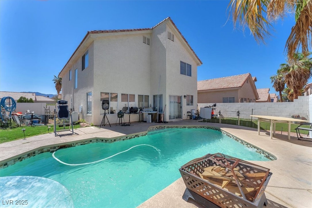 5612 Royal Castle Lane Property Photo 4