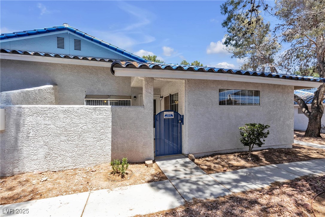 2124 Willowbury Drive D Property Photo 2