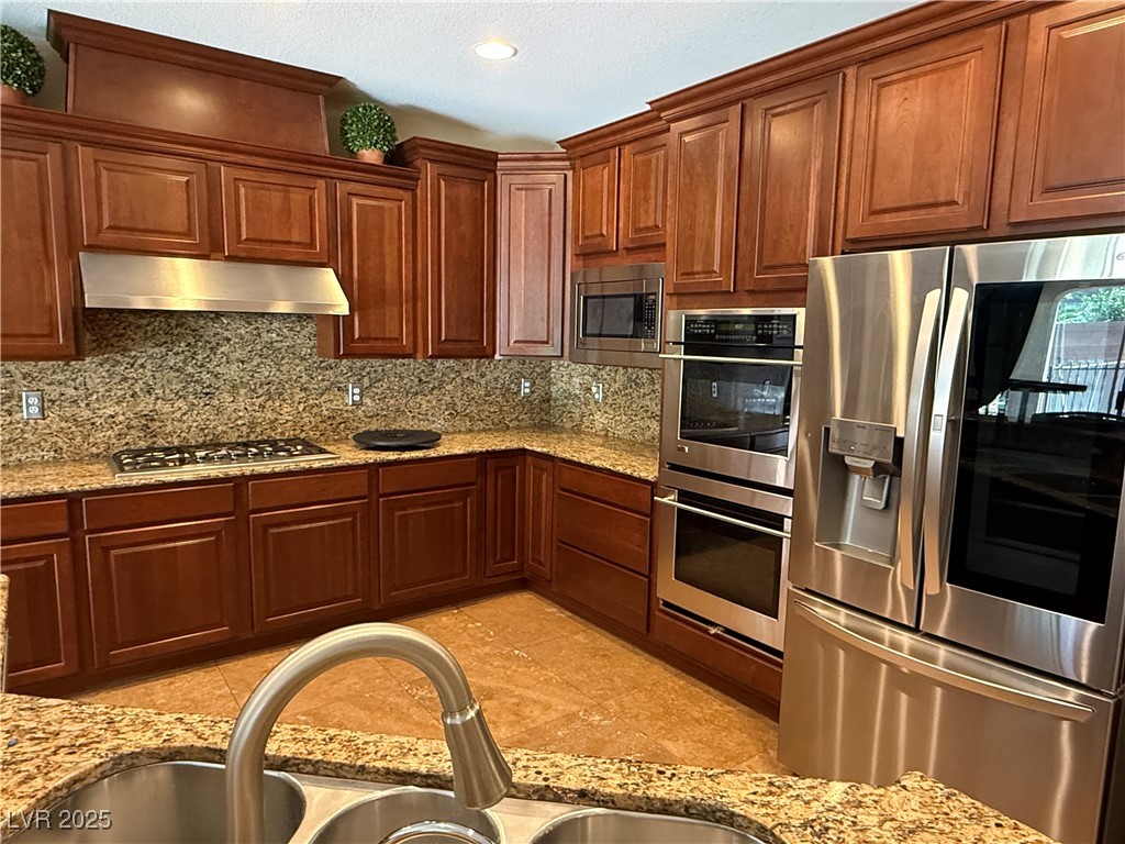 585 Via Alhambra Property Photo 3