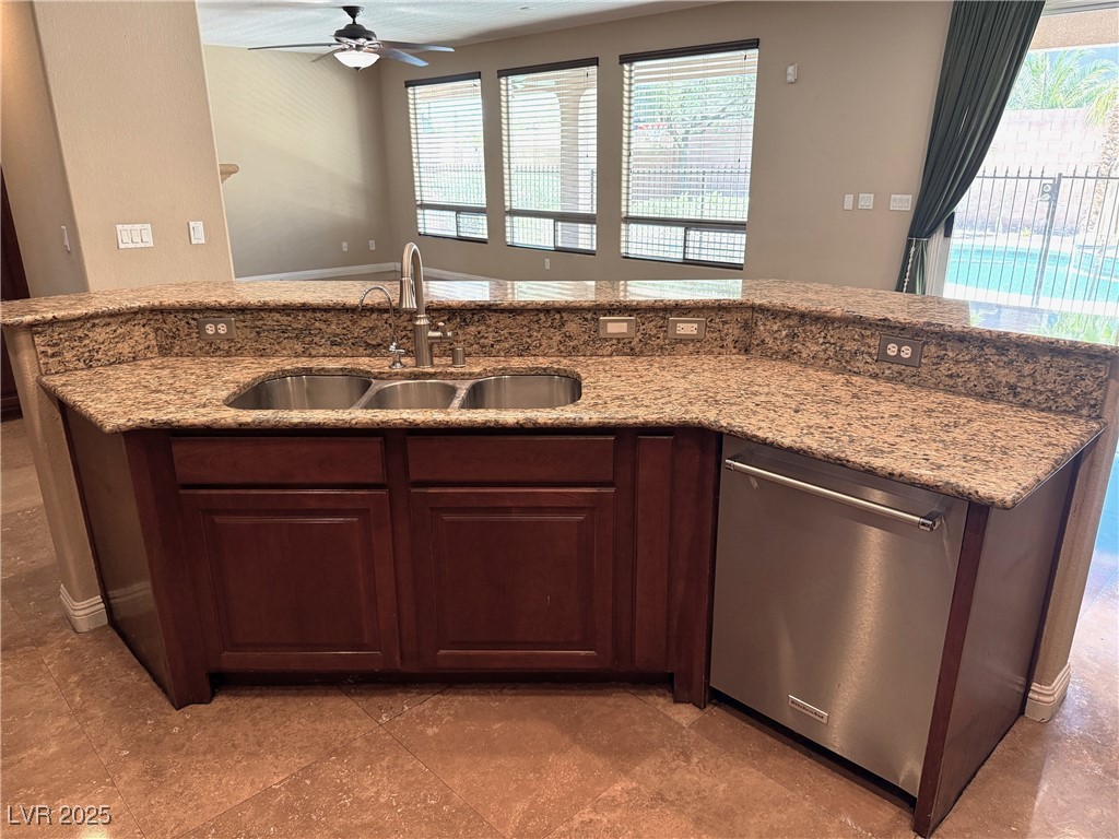 585 Via Alhambra Property Photo 5