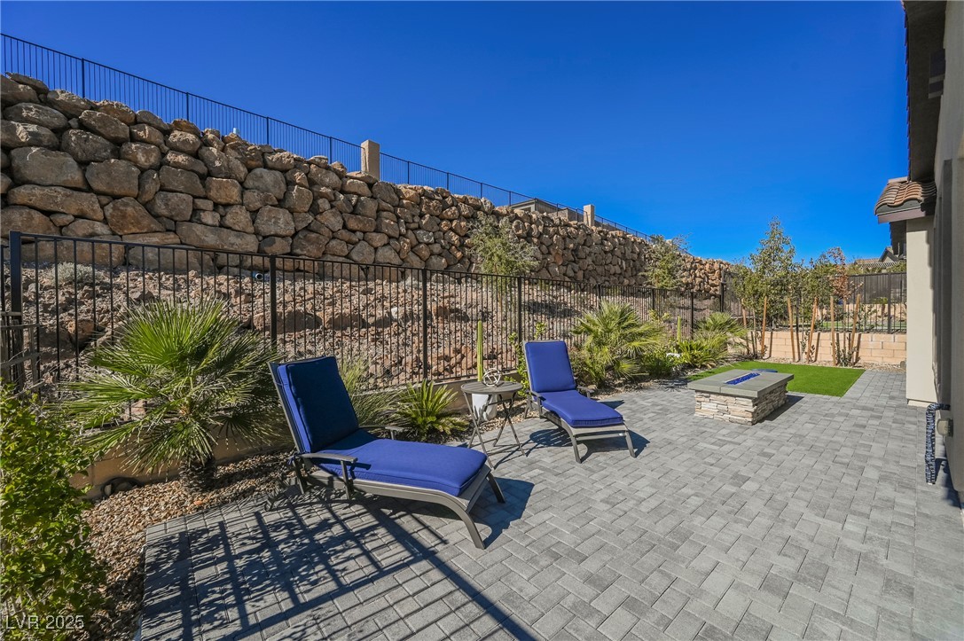 23 Cliffwater Street Property Photo 47