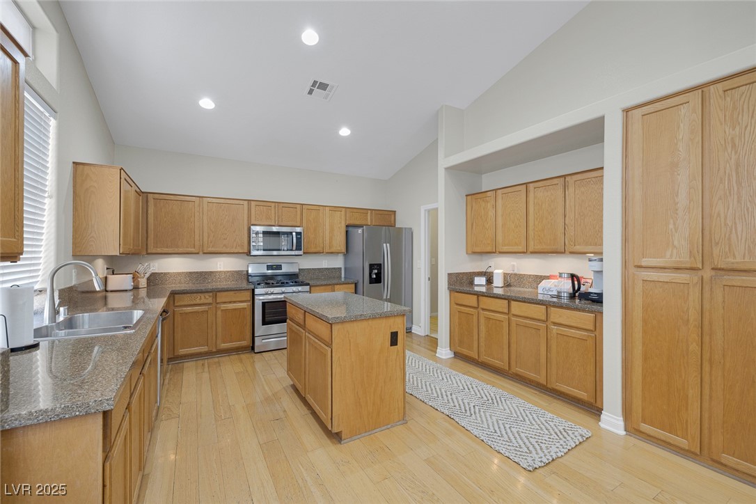 5512 Goldbrush Street Property Photo 15