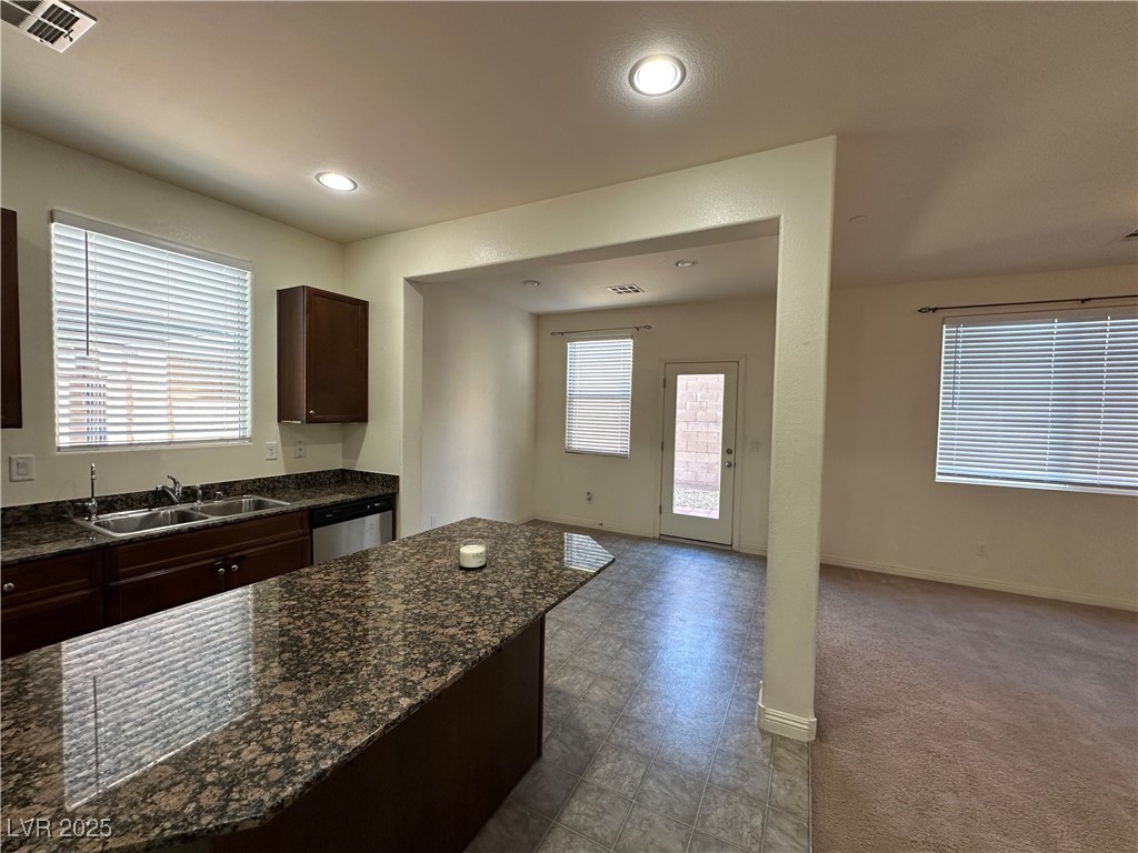1033 Pebble Lake Street Property Photo 5