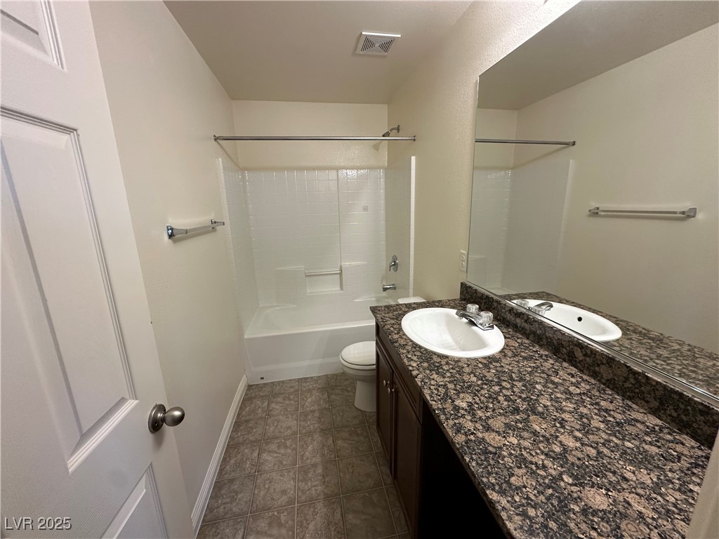 1033 Pebble Lake Street Property Photo 14