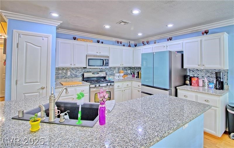 7728 Whispering River Street Property Photo 11