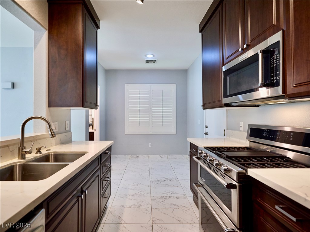 248 Crystal Rose Court Property Photo 6
