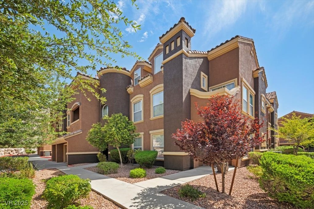 3975 North Hualapai Way 246 Property Photo 1