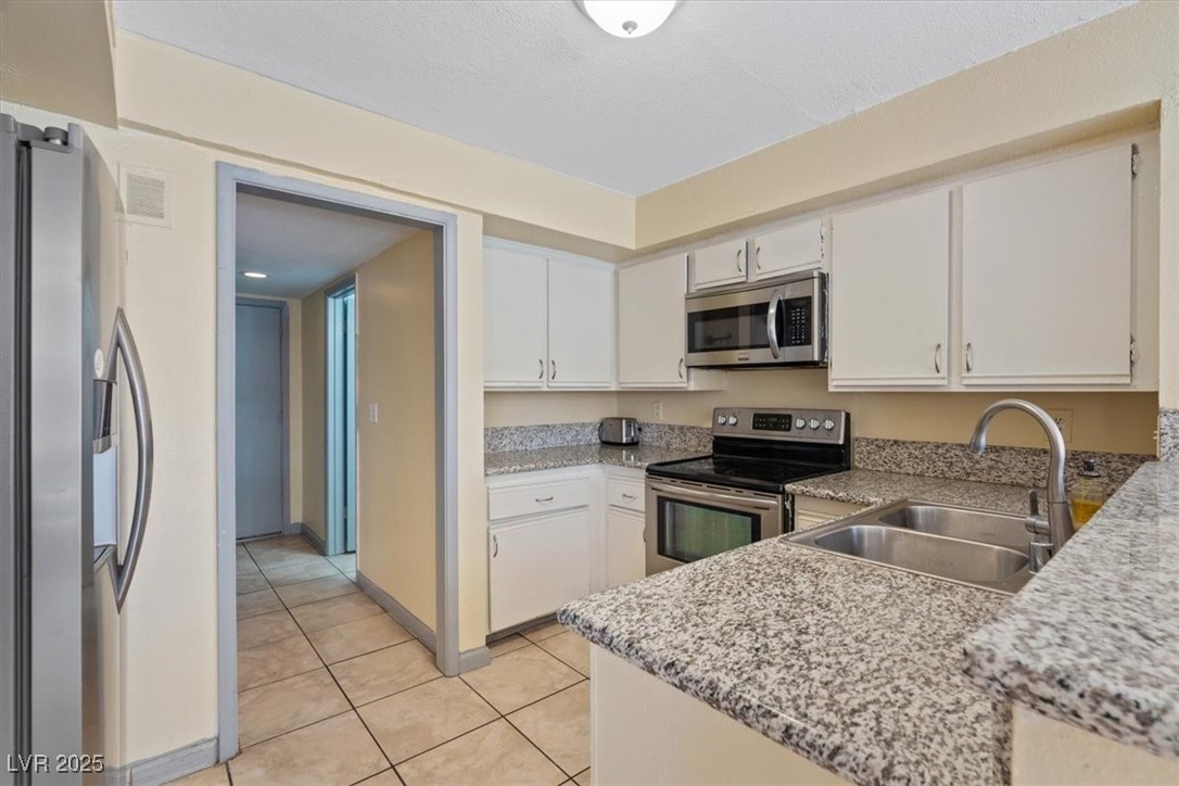 1711 Ember Glow Circle Property Photo 13