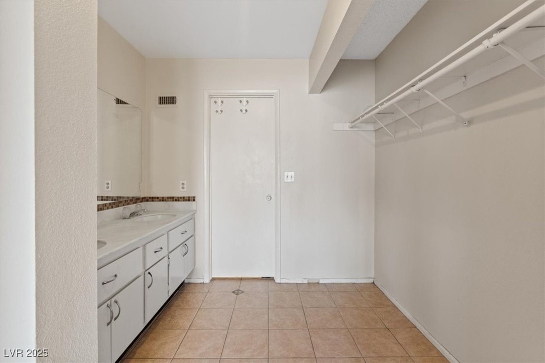 1711 Ember Glow Circle Property Photo 28