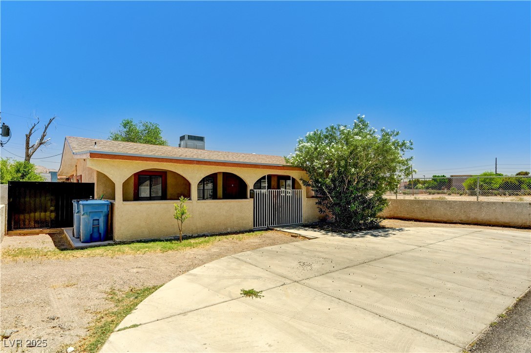 744 Mcknight Street Property Photo 2