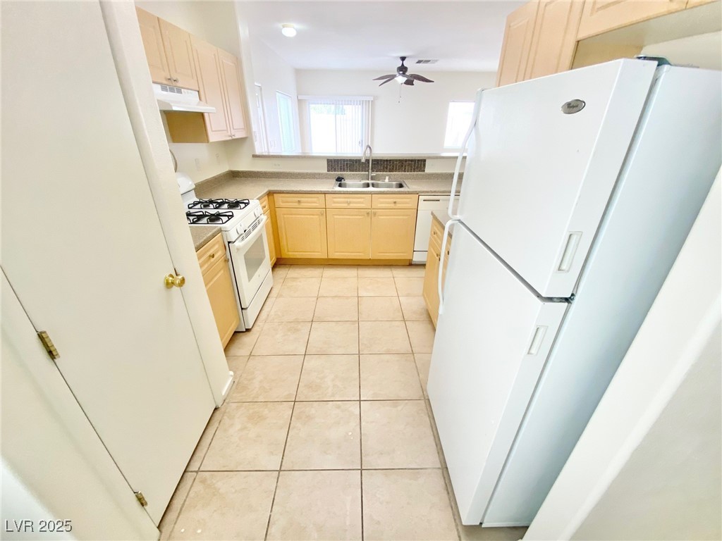 8748 Tomnitz Avenue 103 Property Photo 4