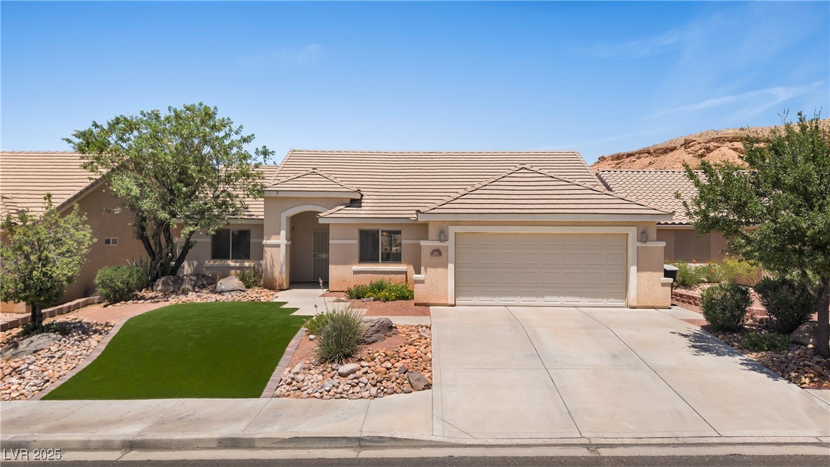 871 Falcon Glenn Drive Property Photo 1