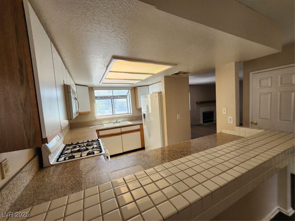 2848 Bluebonnet Drive . Property Photo 8