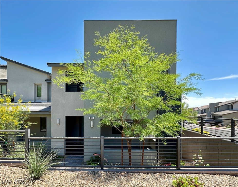 483 Fairview Hills Street