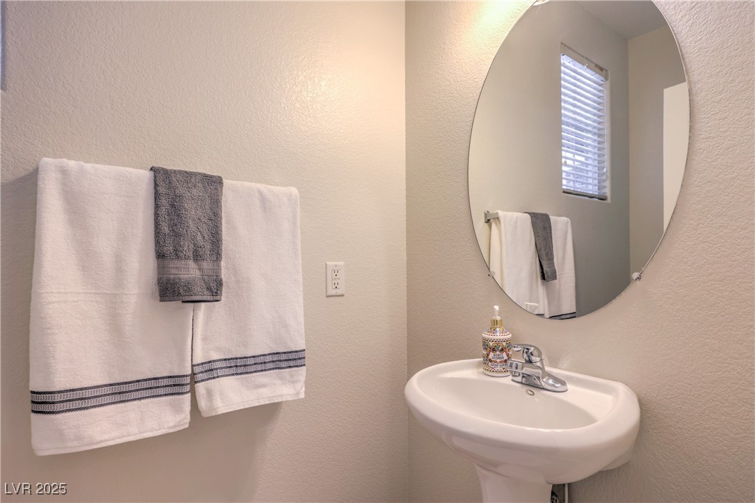5889 Wildhorse Ledge Avenue Property Photo 11